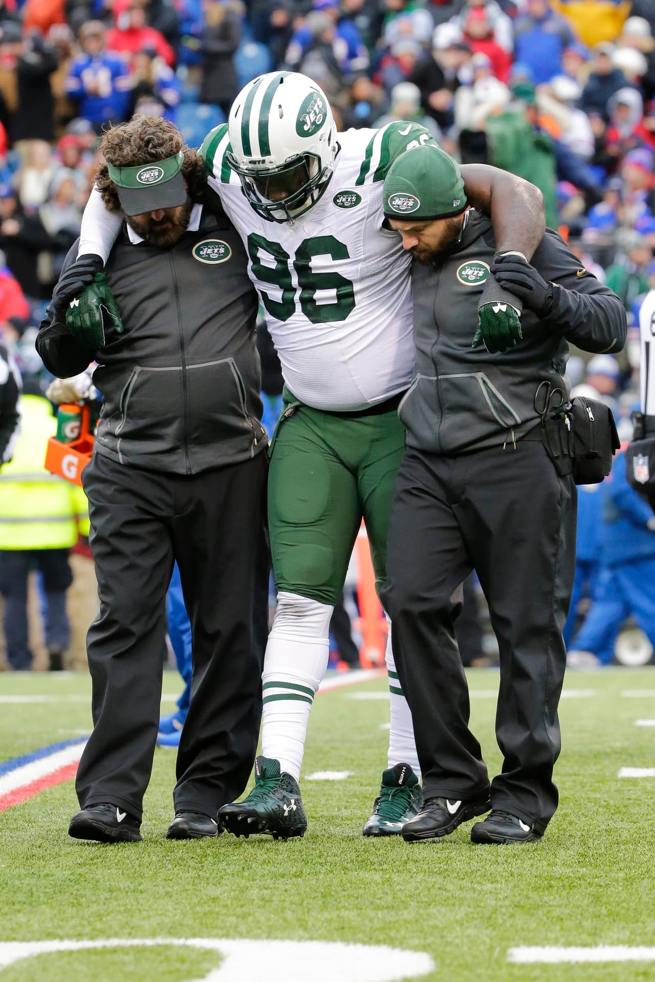 Los Bills le hicieron la maldad a los Jets y al ganarles 22-17, y al ganar los Steelers a los Browns, los dejaron fuera de Playoffs. Estas son las mejores tomas del partido.