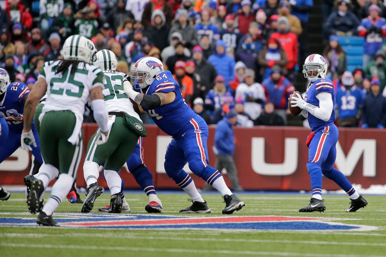 Los Bills le hicieron la maldad a los Jets y al ganarles 22-17, y al ganar los Steelers a los Browns, los dejaron fuera de Playoffs. Estas son las mejores tomas del partido.