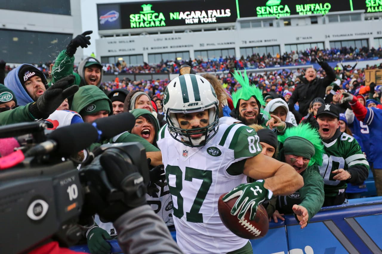 Los Bills le hicieron la maldad a los Jets y al ganarles 22-17, y al ganar los Steelers a los Browns, los dejaron fuera de Playoffs. Estas son las mejores tomas del partido.