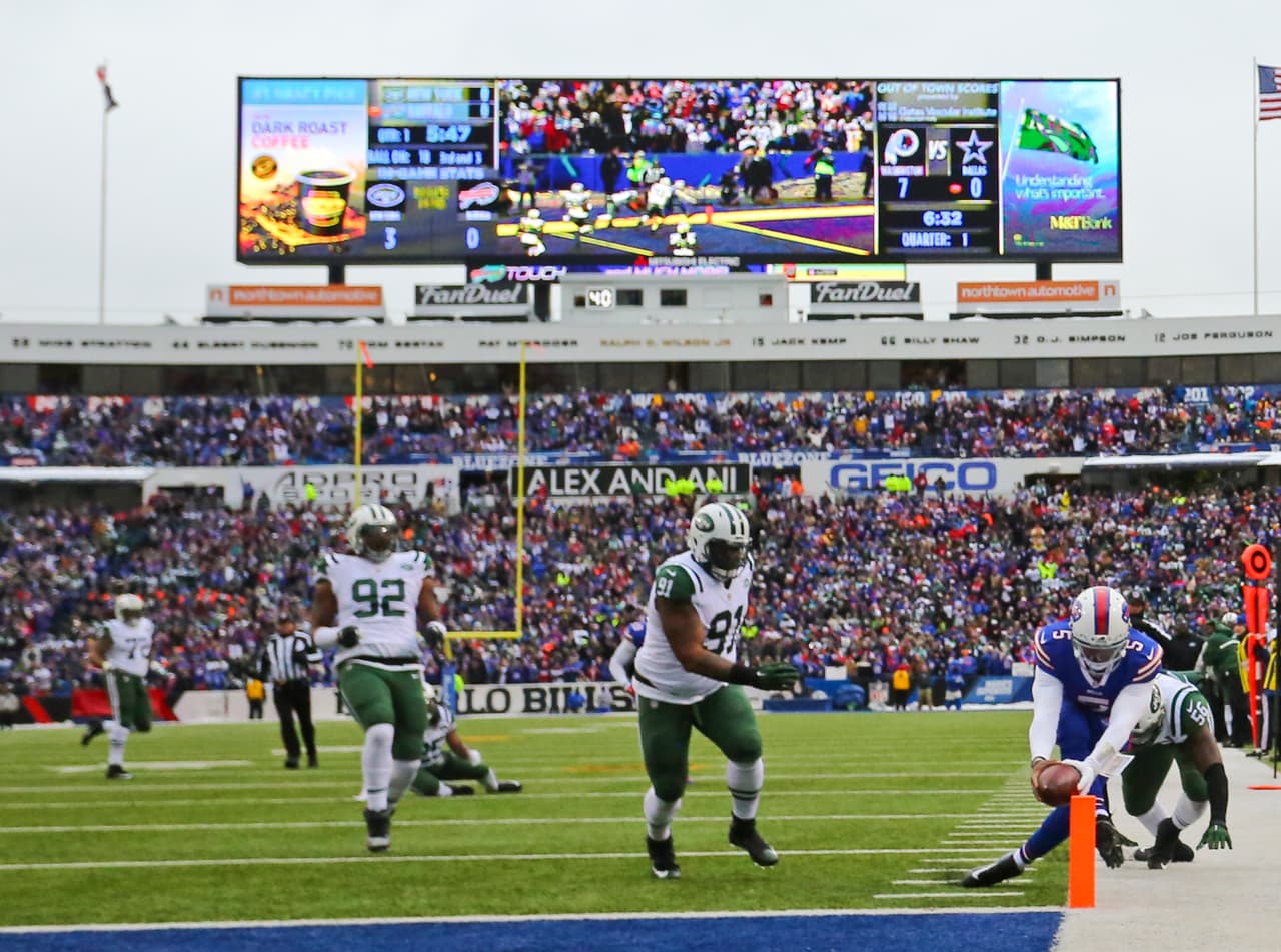Los Bills le hicieron la maldad a los Jets y al ganarles 22-17, y al ganar los Steelers a los Browns, los dejaron fuera de Playoffs. Estas son las mejores tomas del partido.