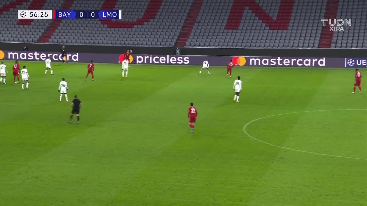 ¡TIRO ATAJADO! disparo por Serge Gnabry.