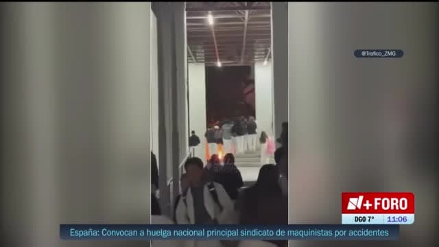 Se Incendia Automóvil en Estacionamiento de la Universidad Autónoma de Guadalajara