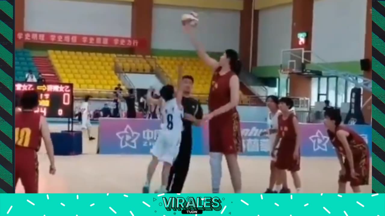 Así humilla la basquetbolista de 14 años a sus rivales