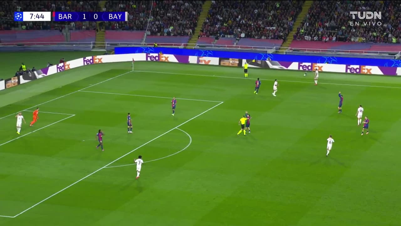 ¡TIRO ATAJADO! disparo por Harry Kane.