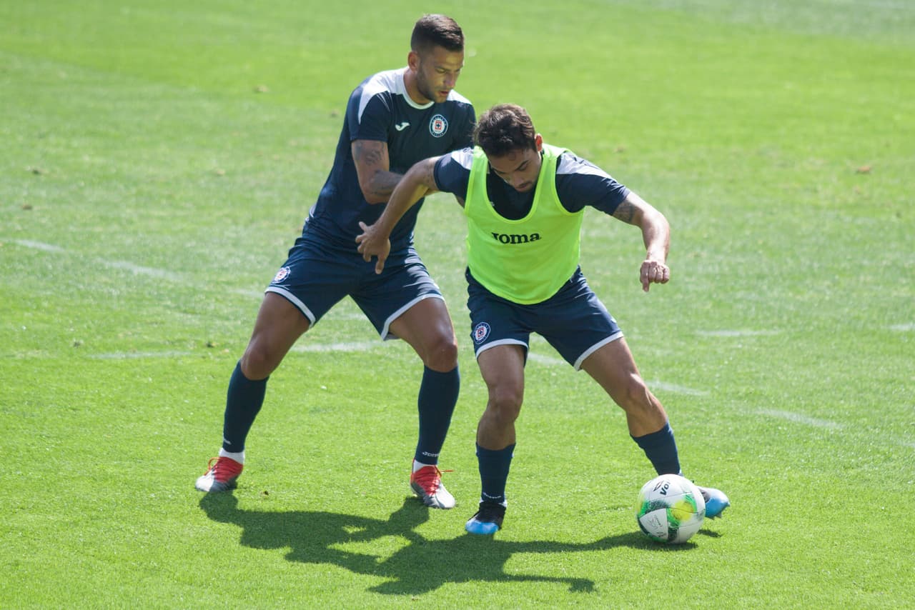 Resaltó la ausencia del defensa paraguayo Pablo Aguilar debido a que su vuelo llegó tarde a la Ciudad de México y el cuerpo técnico le autorizó que se reportara con el resto de sus compañeros hasta la tarde del jueves.