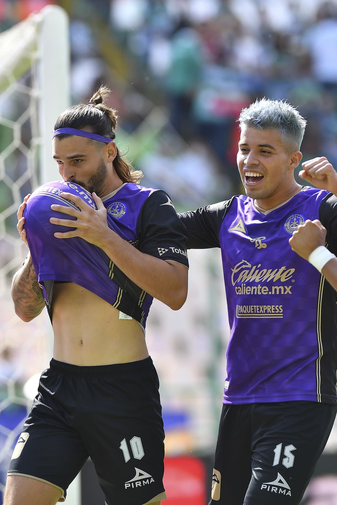 Mazatlán FC golearon a domicilio al León 0-3 en el juego de la Jornada 8 del Apertura 2022. Los Cañoneros sentenciaron el partido en los primeros 17 minutos del primer tiempo con goles de Nicolás Benedetti, Eduardo Bello y un autogol de Stiven Barreiro.