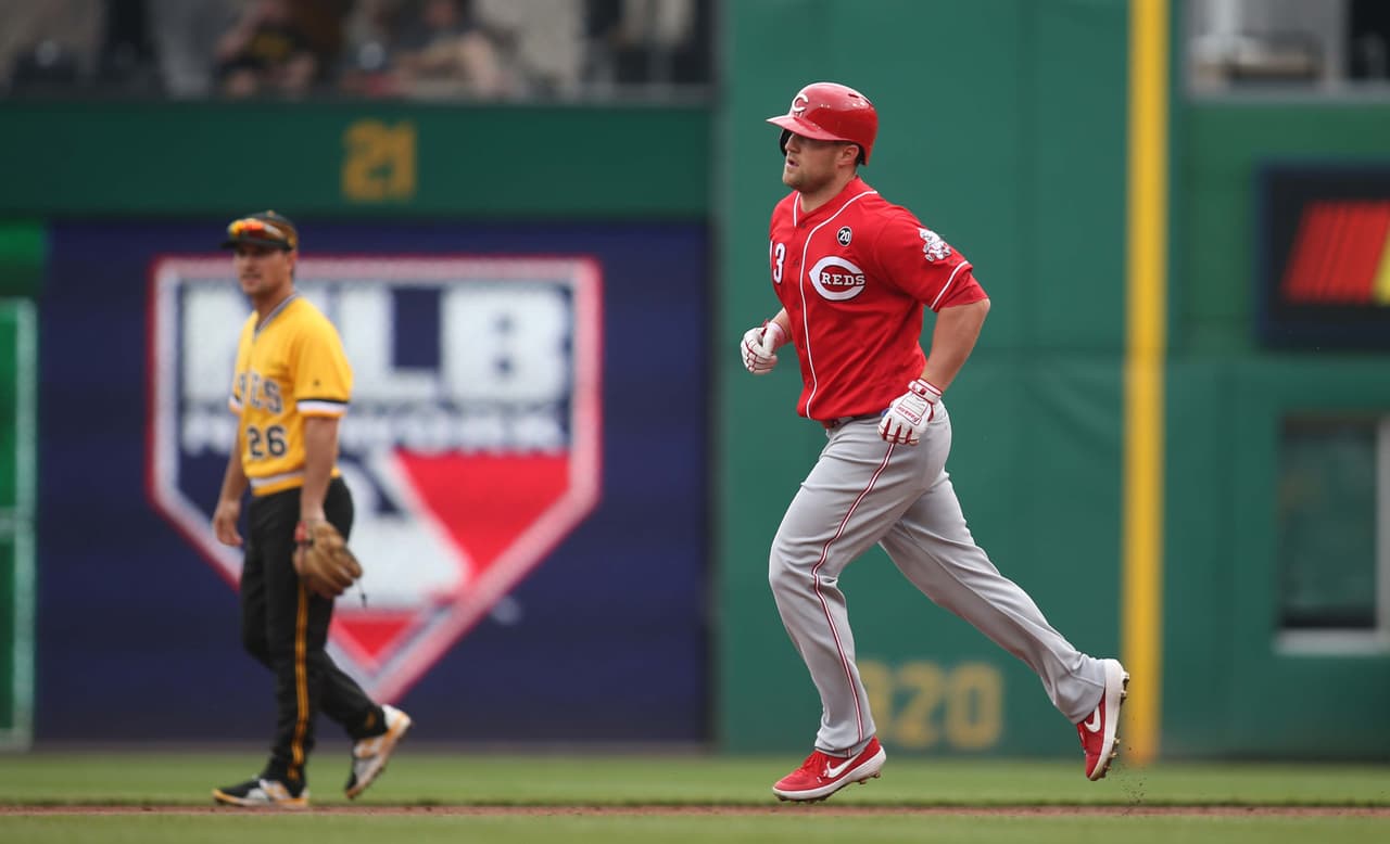 El center fielder de Cincinnati Scott Schebler conectó jonrón solitario en el tercer capítulo para los Reds cuando el juego no se calentaba más de la cuenta aún.