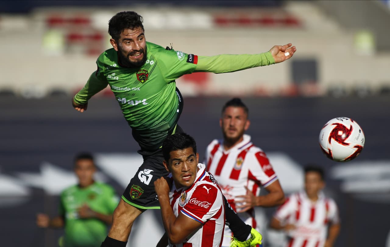 Con goles de José Macías y Jesús Angulo, las Chivas consiguen unos valiosos tres puntos en la frontera.
