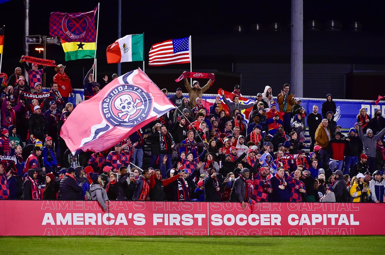 St. Louis se enorgullece al ser considerada como la primera capital del fútbol en Estados Unidos. En pocos meses, su club debutará en una Major League Soccer en ascenso.
<br>