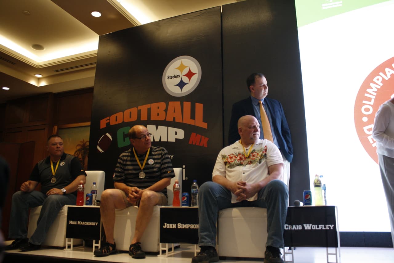 Un total de 20 atletas de Olimpiadas Especiales México que entrenan y compiten en diferentes deportes fueron reconocidos por actuales y ex jugadores de Pittsburgh durante el Steelers Football Camp 2016.