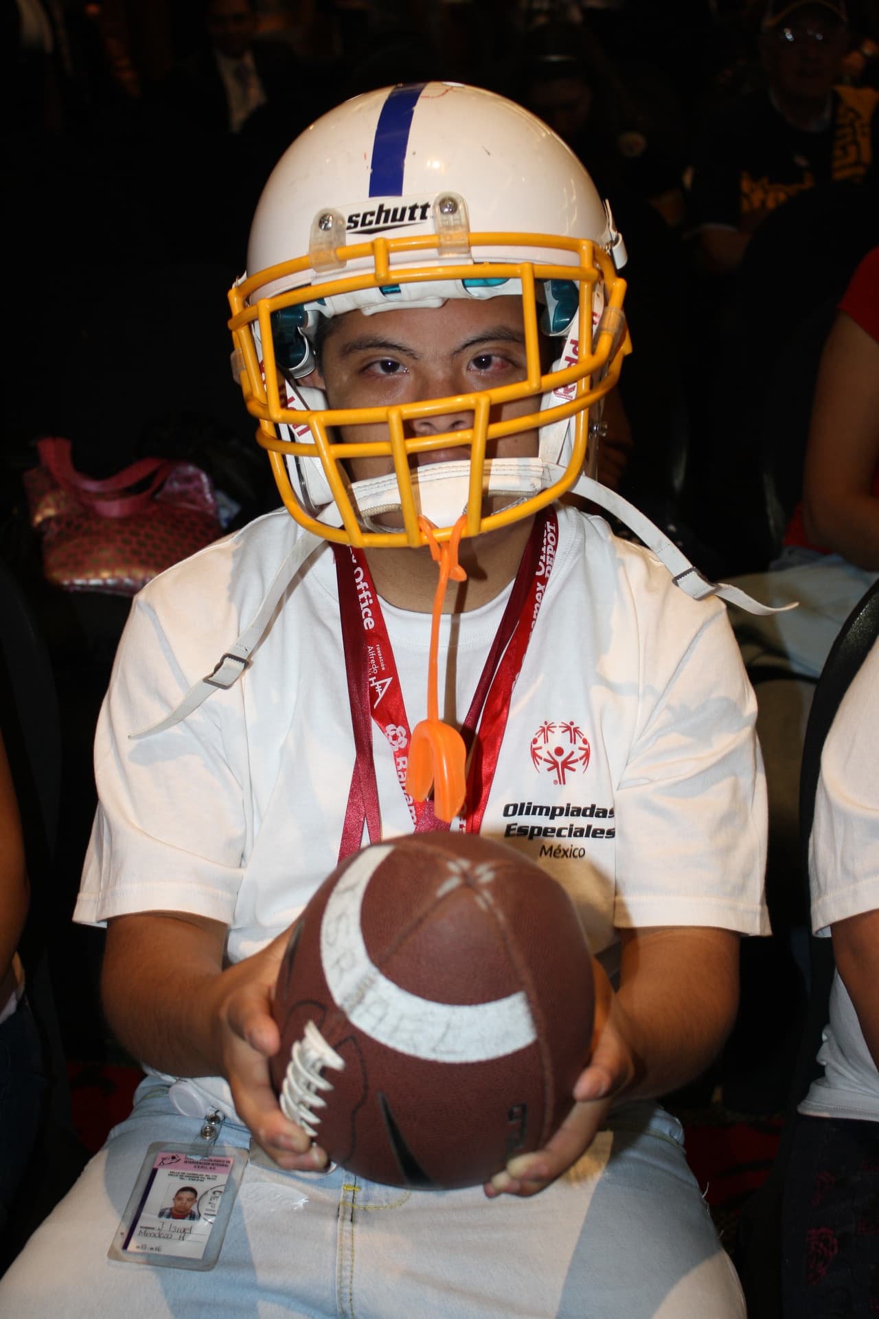 Un total de 20 atletas de Olimpiadas Especiales México que entrenan y compiten en diferentes deportes fueron reconocidos por actuales y ex jugadores de Pittsburgh durante el Steelers Football Camp 2016.