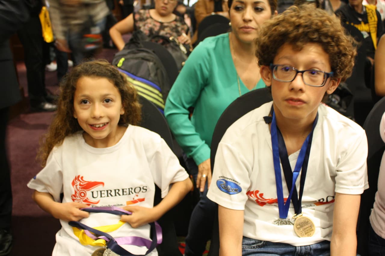 Un total de 20 atletas de Olimpiadas Especiales México que entrenan y compiten en diferentes deportes fueron reconocidos por actuales y ex jugadores de Pittsburgh durante el Steelers Football Camp 2016.