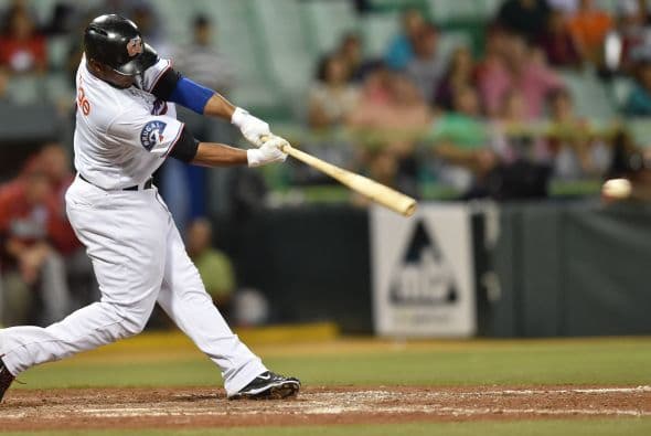 República Domincana aseguró in extremis su pasaje a semifinales de la Serie del Caribe de béisbol al vencer el jueves 3x2 a México, y de paso arrastrar consigo a esta etapa al equipo de Cuba, que a primer turno de la jornada había caído 6x2 ante Venezuela, único invicto del torneo.