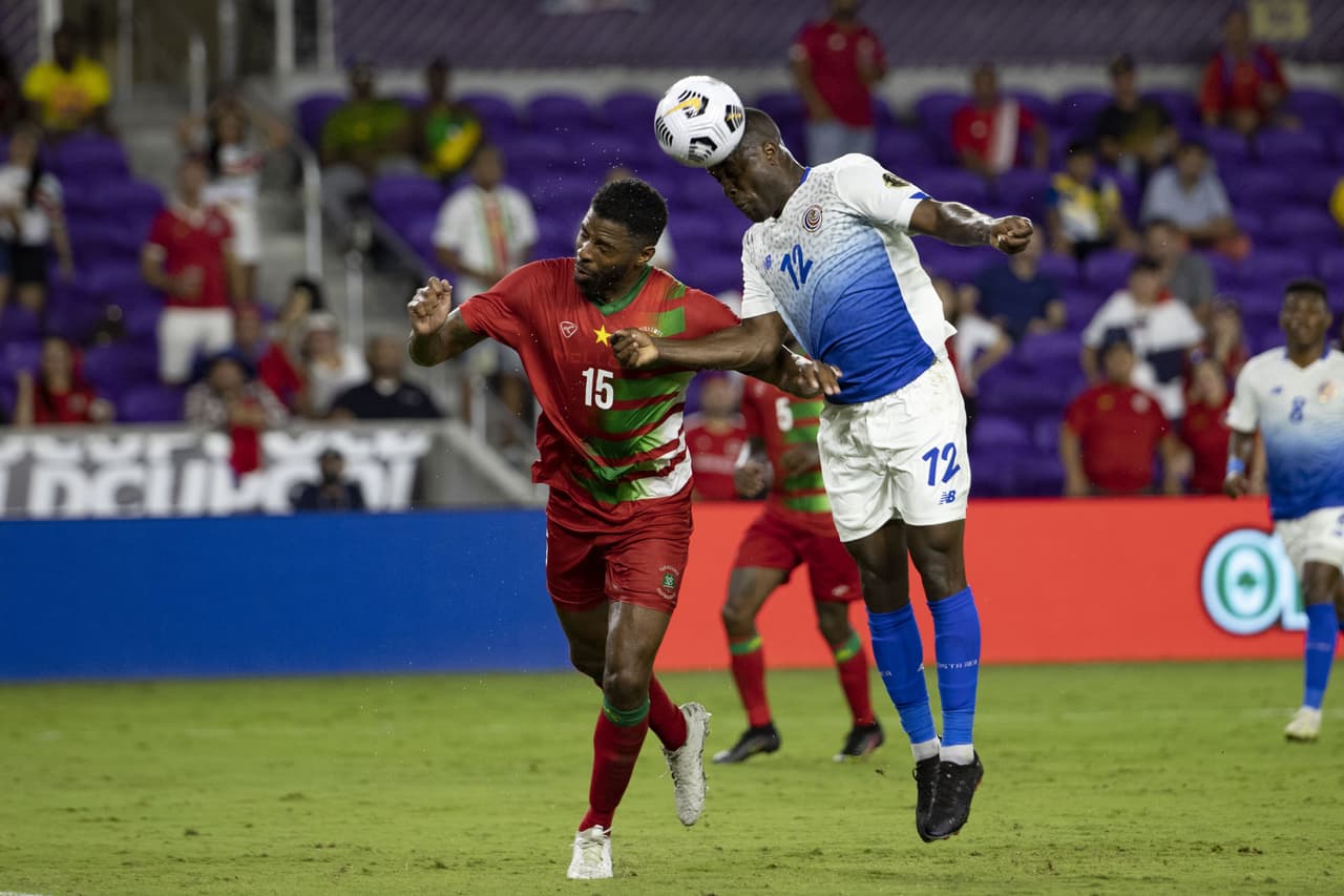 En dos minutos Joel Campbell y Celso Borges se encargaron de cambiar el rumbo del partido y le dan la victori 1-2 a los Ticos sobre Surinam.