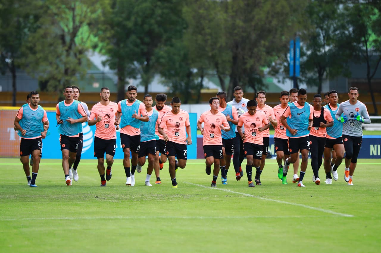 América trabaja a toda máquina para no dejarse llevar ventaja de Cruz Azul, uno de sus grandes rivales y que vive un momento estelar en la Liga MX.