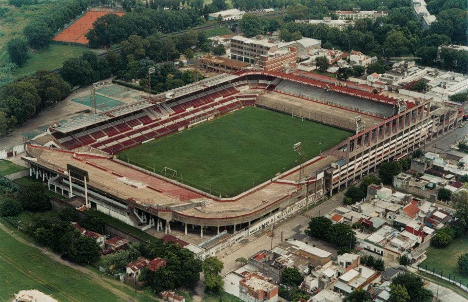 El Estadio Libertadores de América, mejor conocido como La doble Visera es casa del Independiente de Argentina.