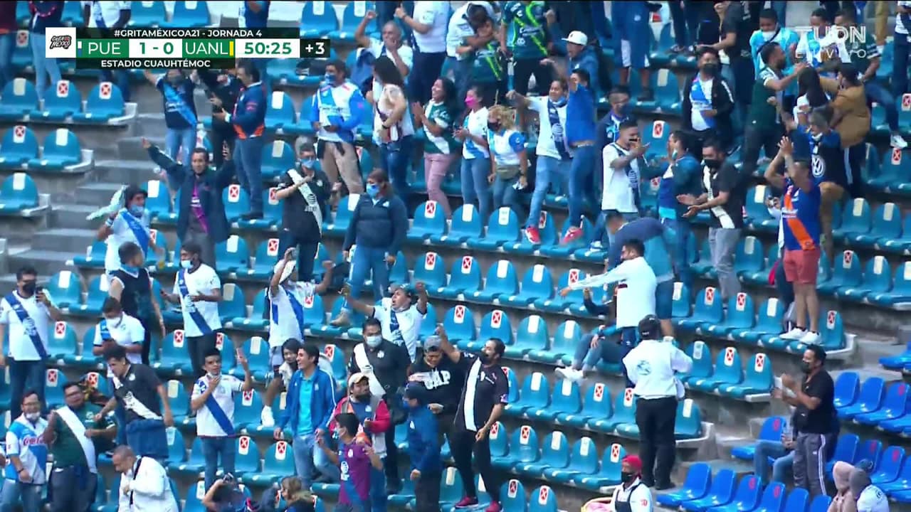 ¡GOL!  anota para Puebla. Fernando Aristeguieta