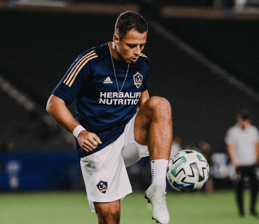 ¿Chicharito ‘rompe’ el vestidor en el Galaxy?