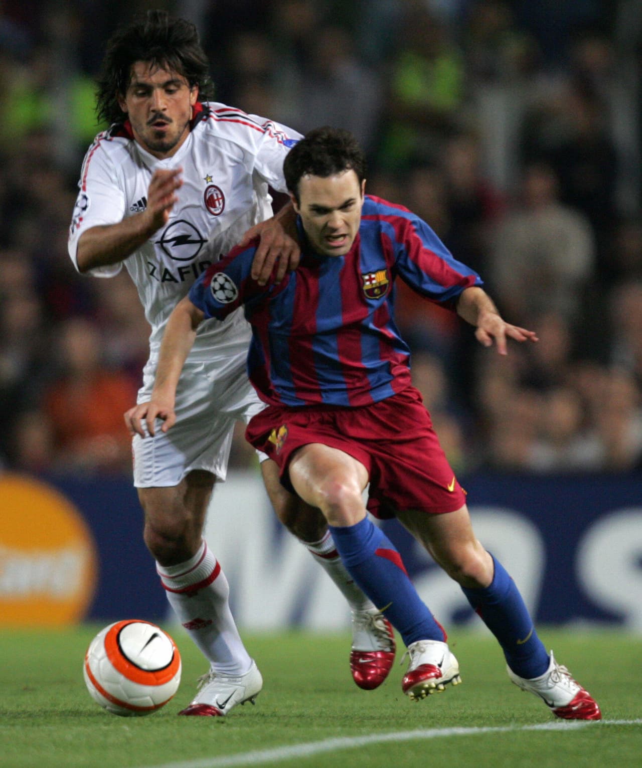 La primera Champions League llegó en el 2006 tras ganar la final al Arsenal. Iniesta jugó desde el minuto 46 tras ingresar por Edmílson.