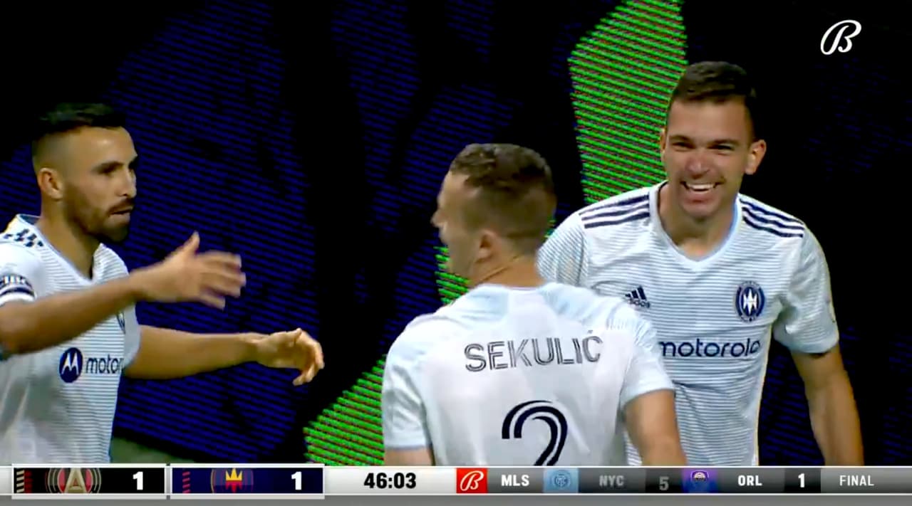 Se duermen y Stojanović aprovecha para el 1-1 de Chicago Fire