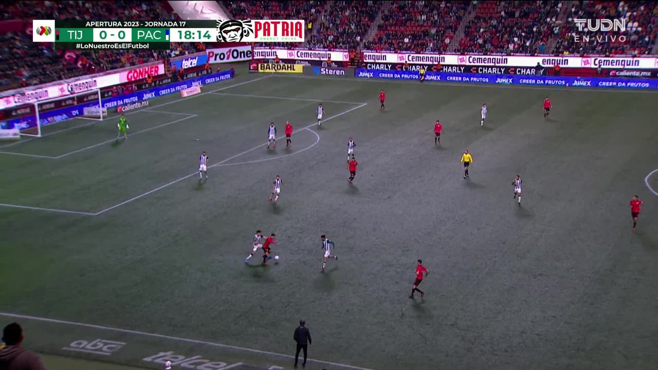 ¡TIRO ATAJADO! disparo por Jesús Hernández.