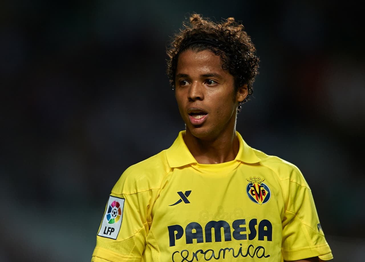 En la siguiente temporada el Villarreal lo fichó libre y en su primer año con el Submarino se destacó, llegando a ser uno de los mejores del equipo junto a Mateo Musacchio.