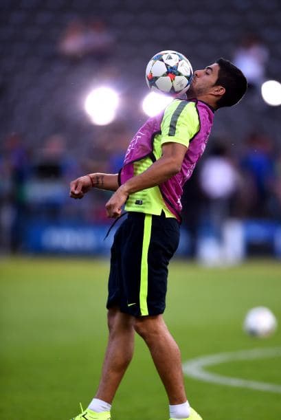 Finalmente no se dará el reencuentro entre el defensor italiano y el ‘Pistolero’, que tras su sanción, solamente ha regalado satisfacciones pues desde febrero ‘explotó’ recuperando su mejor versión y en un rol diferente al goleador que conocíamos. Suárez es ahora un atacante completo que asiste y juega en conjunto.