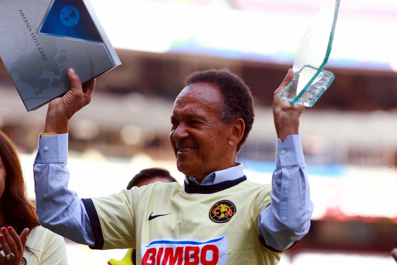 El padre de Zague, José Alves, se encuentra entre los goleadores del Clásico Nacional con cinco anotaciones.