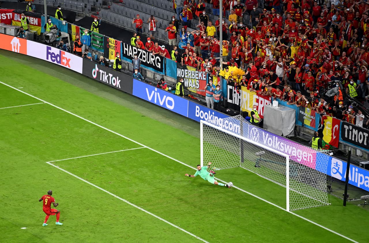 Con una extraordinaria primera parte, Italia consiguió tomar ventaja de dos goles y aunque Lukaku puso a Bélgica en el partido, los de Mancini supieron aguantar el marcador y meterse entre los cuatro mejores del torneo de naciones de la UEFA.