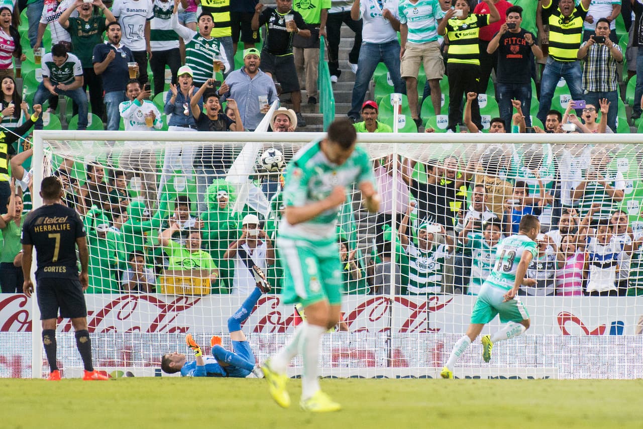 Finalmente, Santos obtuvo una muy merecida victoria ante Pumas. Desplegó un juego con posibilidades y logró anotar tres veces por primera vez en el Apertura 2016. Jonathan Rodríguez hizo dos de ellos y aunque aún están lejos de la zona de Liguilla, sus dos victorias de la campaña han sido en sus tres últimos partidos y bajo el mando de José Manuel de la Torre.