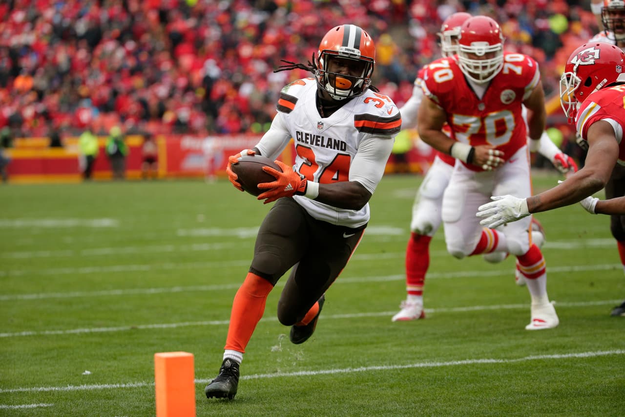 Los Kansas City Chiefs le ganaron 17-13 a los Cleveland Browns, ligan 9 victorias y aseguran su boleto para la postemporada.