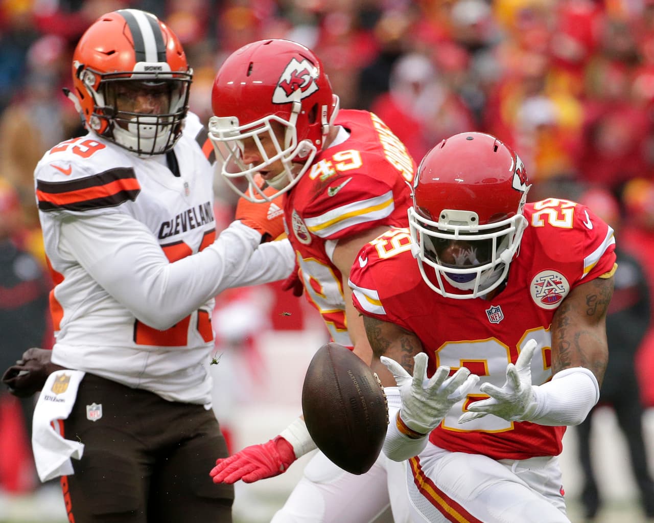 Los Kansas City Chiefs le ganaron 17-13 a los Cleveland Browns, ligan 9 victorias y aseguran su boleto para la postemporada.