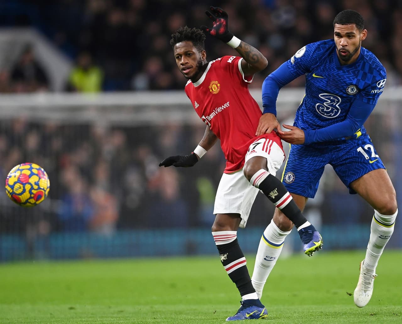 Chelsea empata 1-1 ante el Manchester United durante la J13 de la Premier League. Jadon Sancho abrió el marcador al minuto 50' a favor de los Red Devils, pero Jorge Luis Frello logra igualar el marcador al 69'. Cristiano Ronaldo entró de cambio.