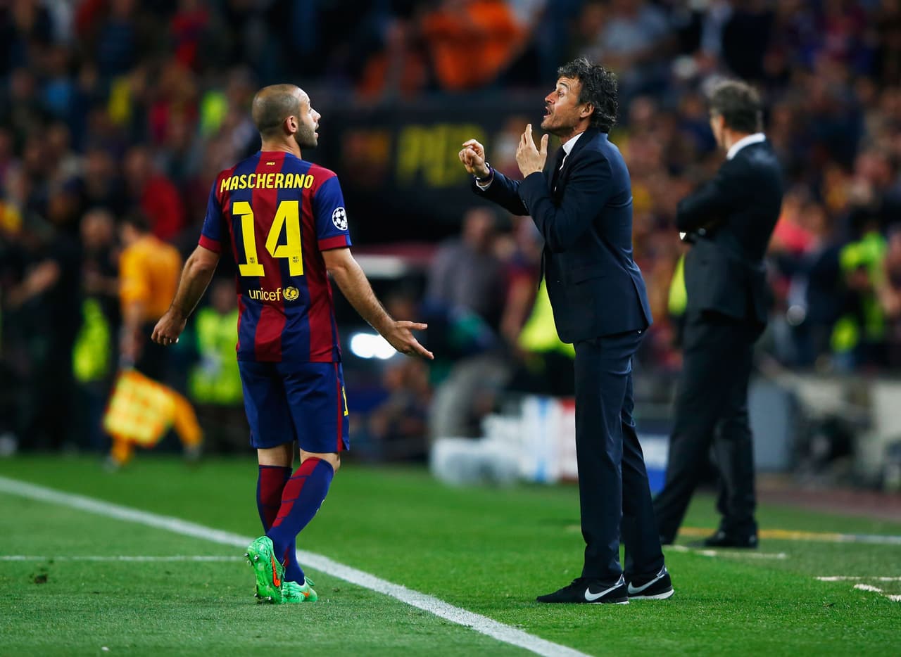 14 JAVIER MASCHERANO Este escudo argentino está convertido en un jugadorazo y en el gran referente defensivo del Barcelona tras la salida de Carles Puyol. Pese a ser un centrocampista nominal de contención, los culés lo habilitaron como central ante las lesiones de sus defensas y ‘Masche’ ha dominado con claridad. El pampero solo se perdió el primer partido de esta Champions por lesión y desde entonces ha jugado cada minuto que los blaugranas has disputado en la Copa europea regalando solo una amarilla.