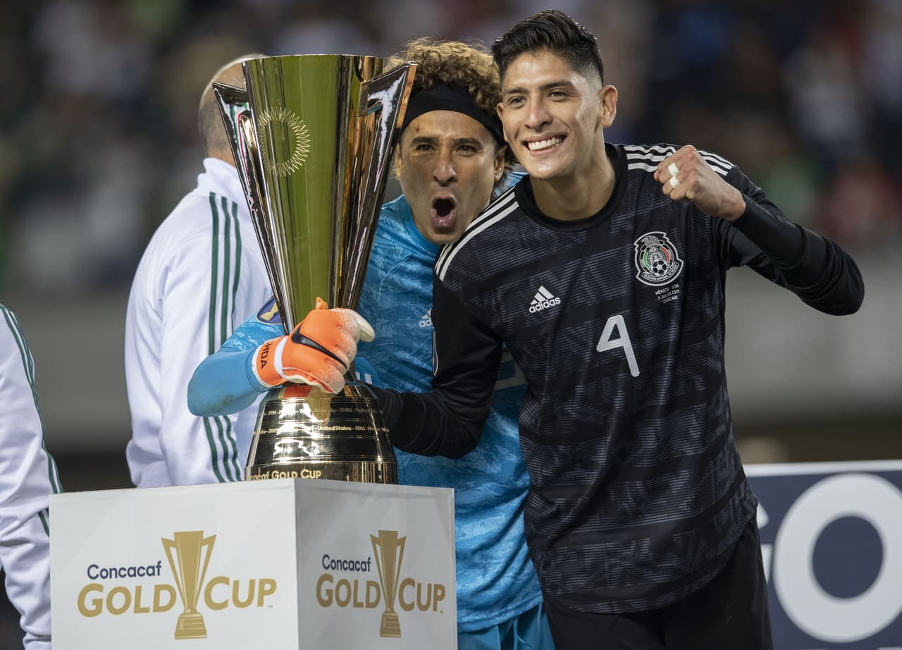 Tremendo festejo de la Selección Mexicana en Soldier Field luego de vencer 1-0 a Estados Unidos por la Final de la Copa Oro. Los jugadores y cuerpo técnico del Tri celebraron de manera impresionante, un triunfo conseguido a toda ley y una fiesta en la cancha para recordar la hazaña.