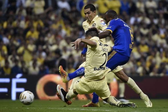 Con el marcador igualado, Tigres salió en la segunda parte más compacto y al frente en la búsqueda del gol que le devolviera la ventaja en el marcador.