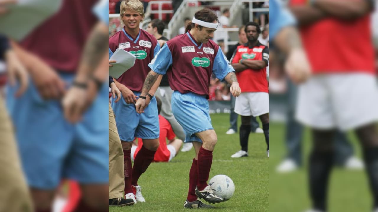 El mundo de la música y el futbol da muchas vueltas. ¿Será que un día el polifacético Dickinson y Harris, el apasionado del futbol, junten sus ‘ahorros’ y compren un equipo? No descartemos la idea y dejemos que el futuro nos sorprenda.