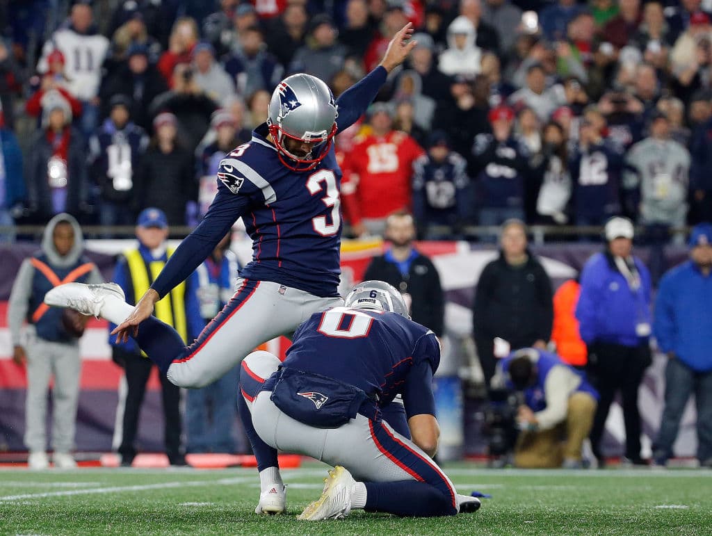 Stephen Gostkowski, restando 5:45 en el primer medio, pateó un gol de campo de 20 yardas para ampliar a 10-0 la ventaja de los locales.