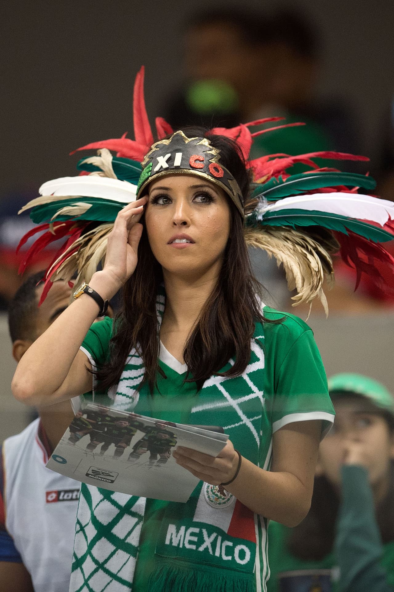 La belleza mexicana siempre presente en el estadio.