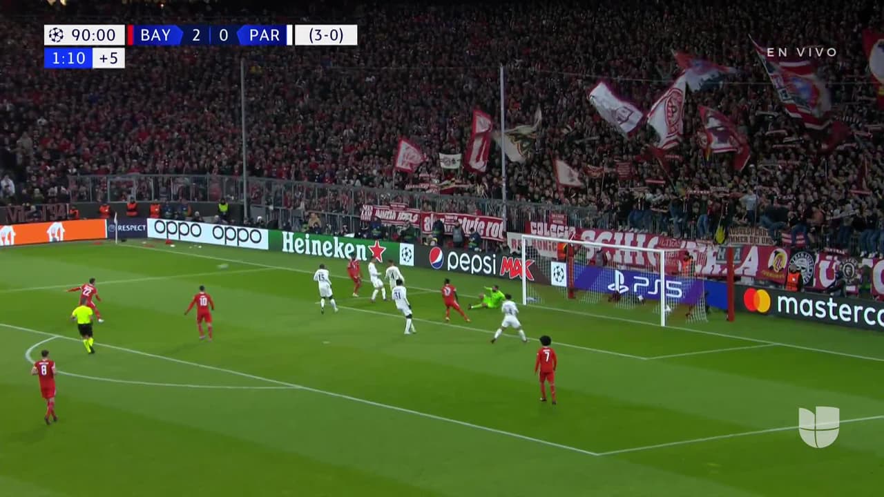 ¡TIRO ATAJADO! disparo por Alphonso Davies.