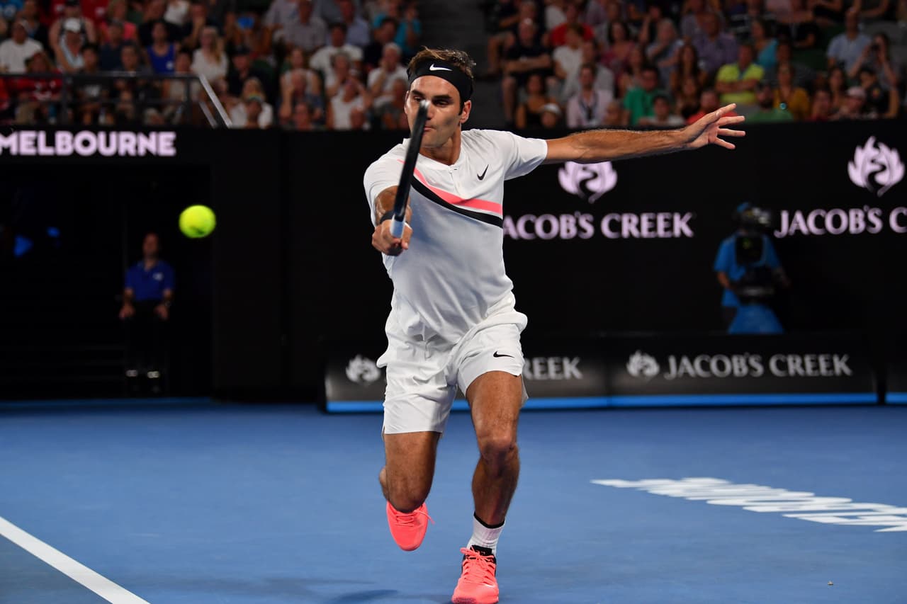 El suizo Roger Federer, segundo del mundo, cerró la jornada del Australian Open venció al alemán Jan-Lennard Struff en sets 6-4, 6-4, 7-6 (4) y fue uno de los favoritos en ratificar su condición.