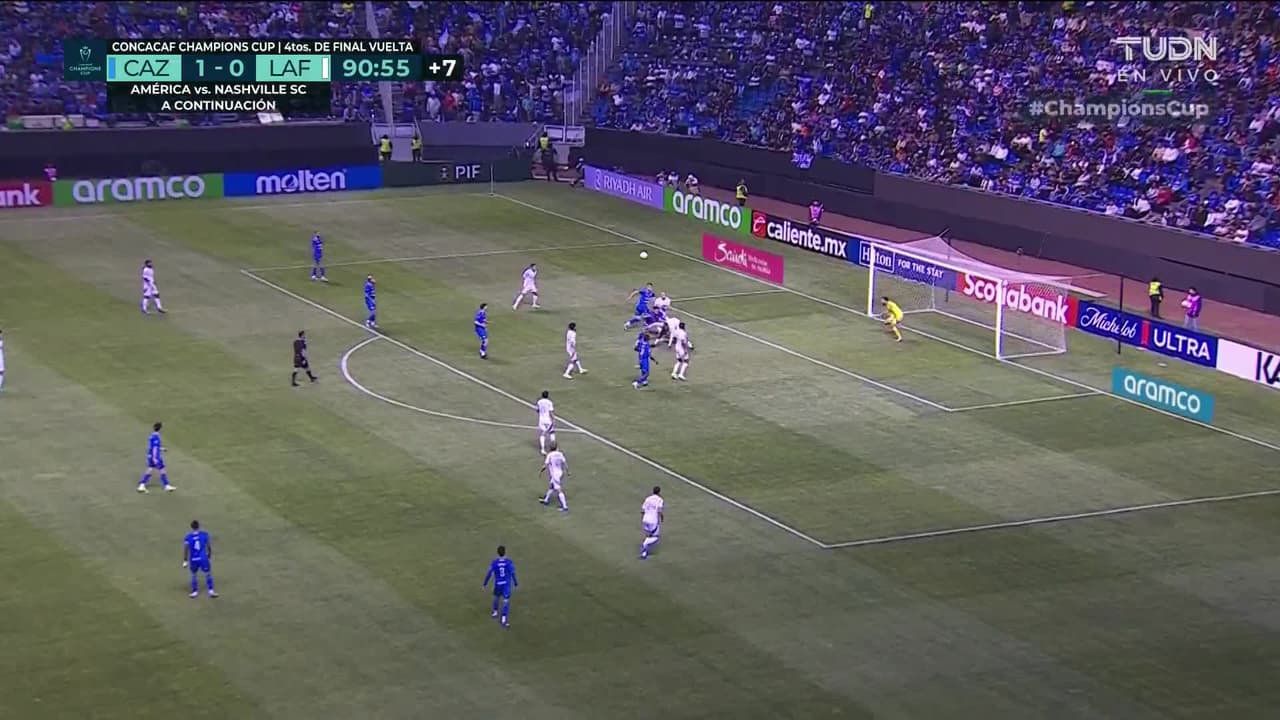 ¡Expulsión! El árbitro saca la roja directa a Gonzalo Piovi.