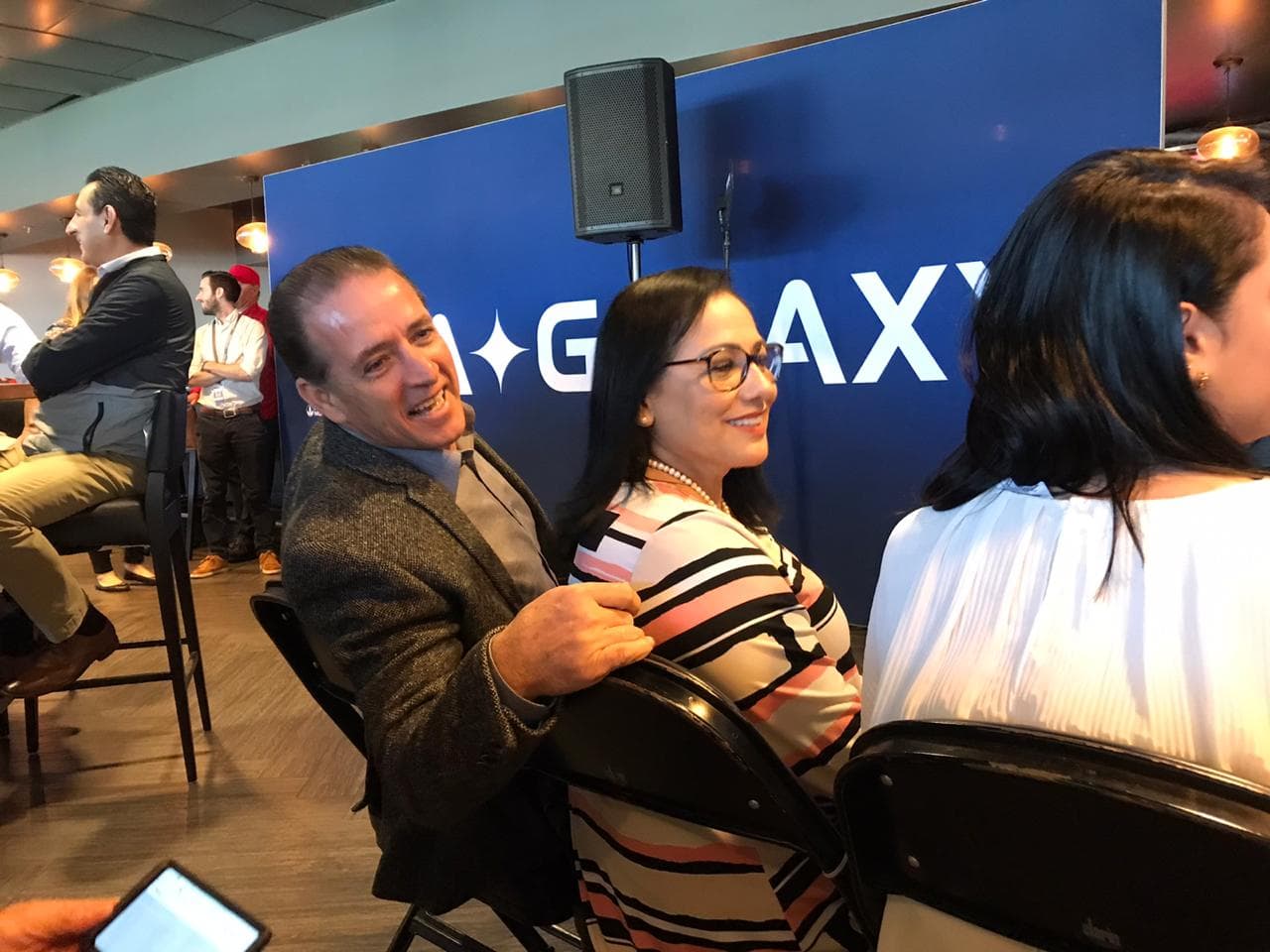 Chicharito tuvo a su familia en la presentación con el Galaxy