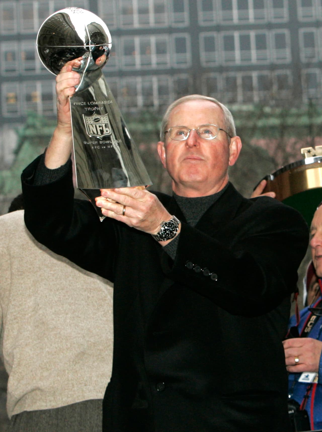 9 Tom Coughlin - Campeón con New York Giants en los Super Bowls XLII y XLVI. Dirigió a un equipo que enfrentó 2 veces a la dupla Belichick - Brady, en ambas los venció con estrategia y decisiones correctas.