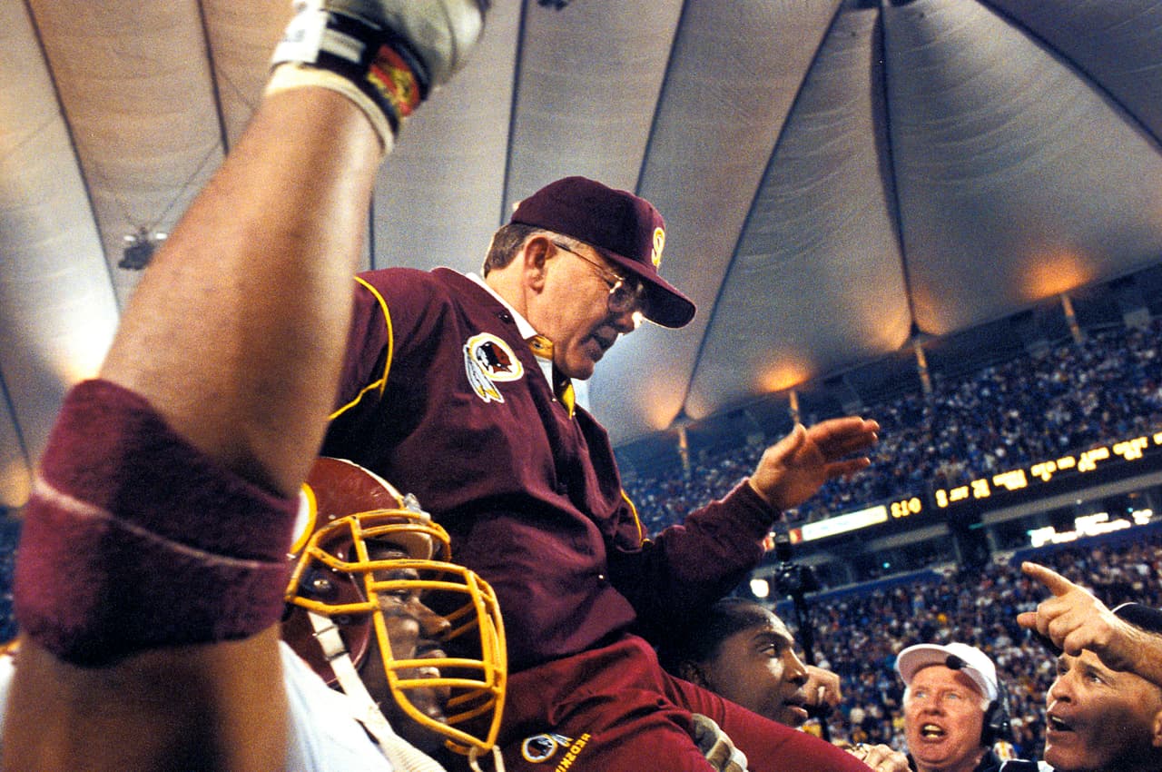 7 Joe Gibbs - Campeón de los Super Bowls XVII, XXII y XXVI. Los 3 con quarterbacks titulares diferentes. Perdió el Super Bowl XVIII con Los Angeles Raiders.