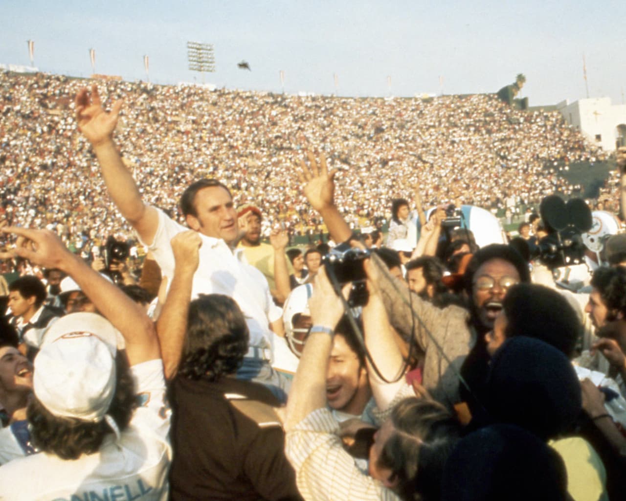 5 Don Shula - Campeón de los Super Bowls VII y VIII. Perdió los Super Bowls III, VI y XIX. Sin embargo, su legado en Super Bowl fue presentar un equipo invicto ejemplo de disciplina, ejecución limpia y sistema inteligente.