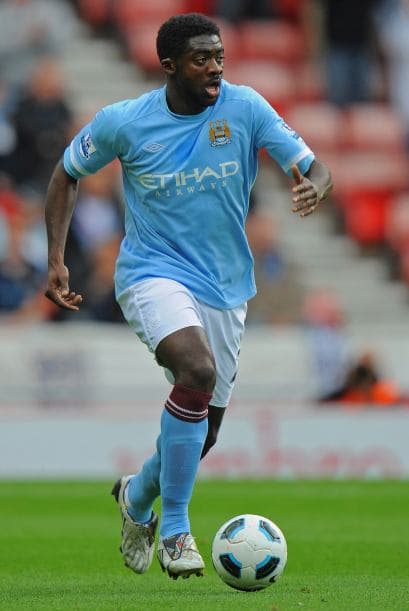 Kolo Touré, defensa de Costa de Marfil en 2006, suele ingresar en último lugar al campo, algo que alguna vez le costó ser amonestado, pues al esperar fuera de la cancha al rezagado William Gallas en un partido de Liga de Campeones entre Arsenal y Roma, el árbitro se cansó de aguantar su superstición.