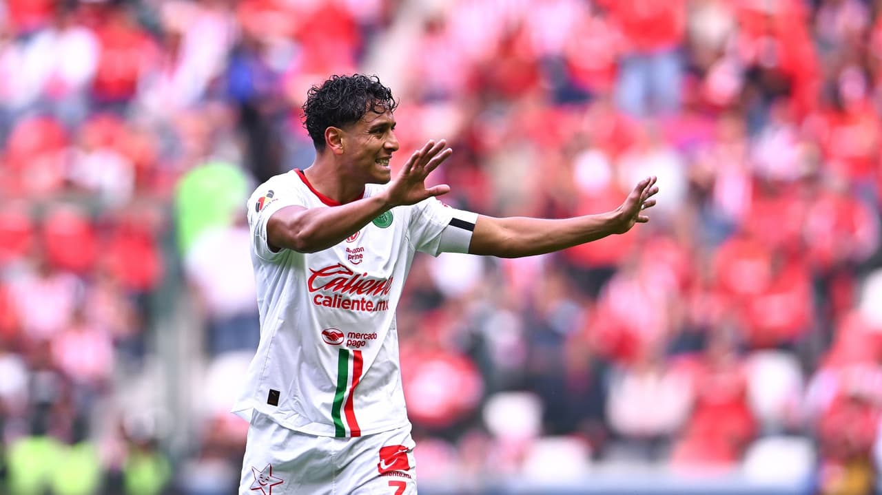 Luis Romo se resiente de su lesión en el Chivas ante Toluca y no estaría ante Atlas