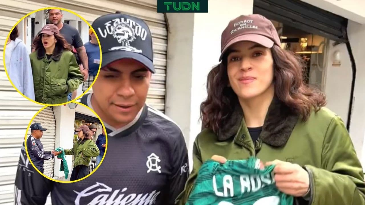 Regalan a Rosalía una playera de la Selección Mexicana con su nombre