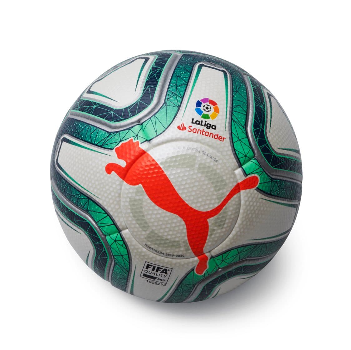 Después de 20 años de contrato con Nike, La Liga estrenará nuevo balón de la mano de Puma. Para esta ocasión el verde es protagonista en distintos tonos con tecnología de última generación. Junto al logotipo de la marca alemana se encuentra también una identidad de la organización en gris lo que lo hace aún más exclusivo.